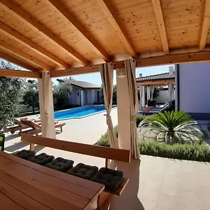 Ferienhaus Zeus, Pula